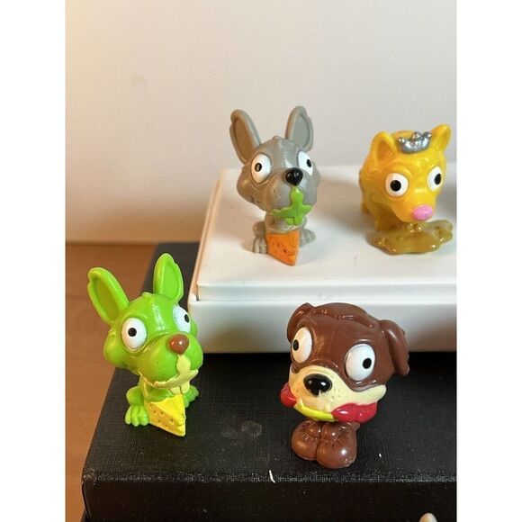Collection of 16 Ugglys Pet Shop Figures Mostly Dogs - Picture 6 of 7